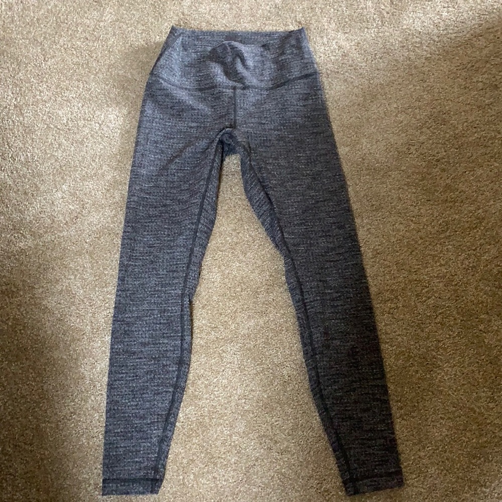 Lululemon knit leggings, like new condition.